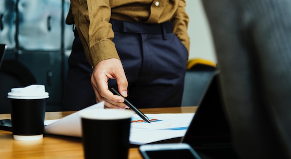 Come determinare il prezzo nel contratto di cessione di azioni o di quote
